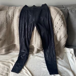 Snakeskin pattern leggings